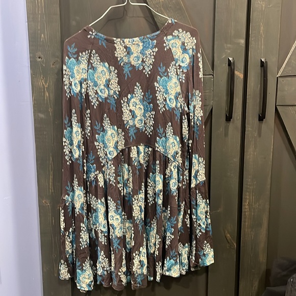 Free People Indigo Blue and Cream Floral long sleeve top!  M - Picture 6 of 8